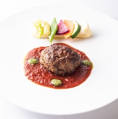 国産和牛と国産豚肉のハンバーグ有機トマトとバジルソース