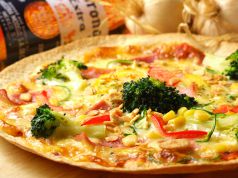 ガーリック・ベーコン・野菜のピザ