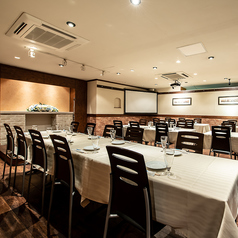 4Ｆ個室　最大44名まで収容できる個室♪音響設備やプロジェクターを完備しているので、忘年会や歓送迎会や各種宴会の演出にお使いください、もちろん設備は無料でお使いいただけます♪