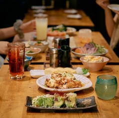 落ち着いた雰囲気の店内は、女子会や会社の宴会など幅広いシーンでご利用いただいております。当日のご予約も受付中♪