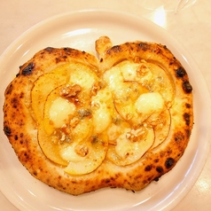 りんごのピッツァ (シナノゴールドとシナノスイート)ゴルゴンゾーラチーズ アカシアはちみつとくるみ