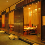 背もたれ付きのお座敷でごゆっくりどうぞ。