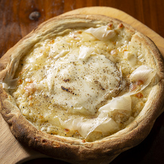 ラクレット入り　4種のチーズピザ