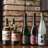 お料理に合う厳選された日本酒に特にこだわり、焼酎やワインも幅広く取り揃えております。なお、すべてのお客様に料理の香りや風味を存分に味わっていただくため、過度な香水のご使用はご遠慮いただいております。他のお客様のご迷惑となる場合は、誠に恐縮ながらご入店をお断りする場合がございます。