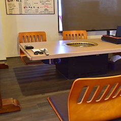 最大12名様までご利用可能なお座敷席をご用意しております。靴を脱いでゆったりと寛げる空間は、お子様連れのご家族や、少人数でのご宴会に最適です◎当店自慢の焼肉をお楽しみください。