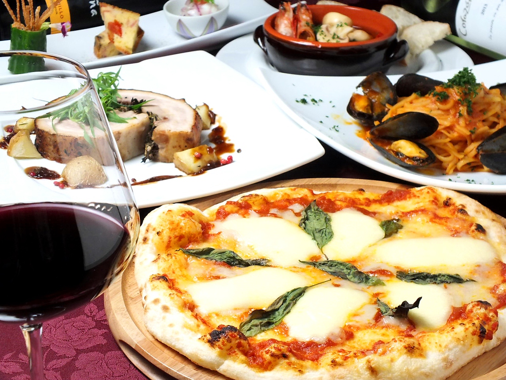 自家製生パスタやピザ…　堅苦しくないお料理を極上の空間で。