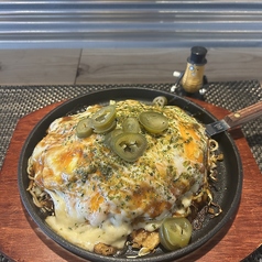 お好み焼きそば入り　ハラペーニョとチーズトッピング