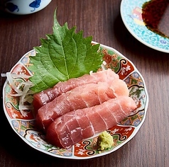 インドマグロ中トロ刺し1切れ