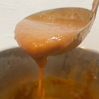 こだわりの自家製ソース。