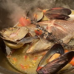 旬の鮮魚を使ったペシェ・アッラ・アクアパッツァ