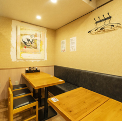1階テーブル席となっております。