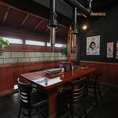 広々と使える6人掛けのテーブルがある座敷を4席ご用意しています。ご家族でのお食事や仕事に帰りに決まった急な飲み会に適しております。3人から6人まで使えるので小規模から中規模までお食事にご利用いただくことができます！ぜひ、様々な用途で当店をご利用ください。