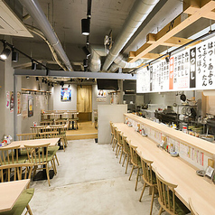 駅からアクセス抜群の好立地で、一体感のあるご宴会はいかがでしょうか★木の温もりとモダンな内装が調和した店内は貸切可能です◎会社打ち上げや同窓会など、大人数での集まりに最適です★