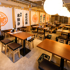 【活気溢れる店内で貸切宴会】水炊き・焼き鳥等の鶏料理を存分に楽しめる居酒屋です！お酒も1杯329円の生ビールから日本酒、焼酎等、各種取り扱っております！
