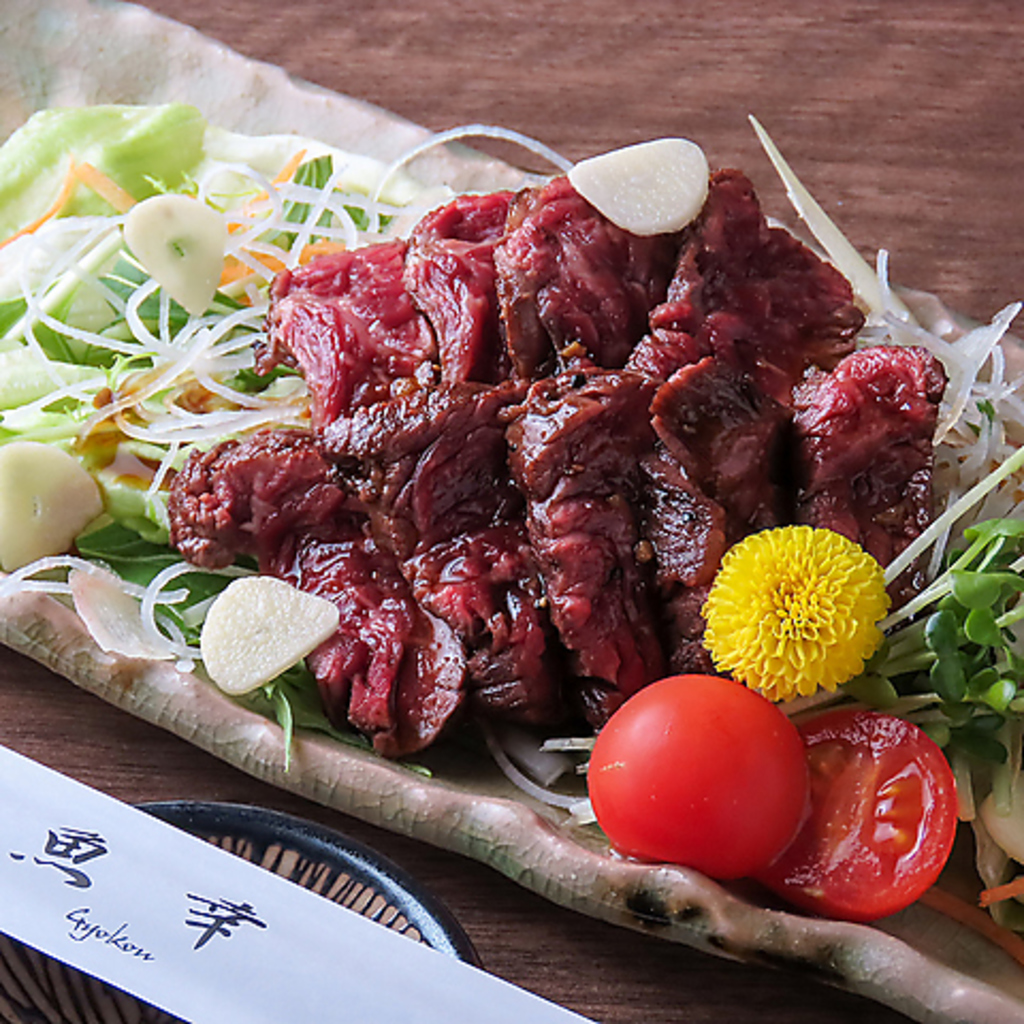 【魚幸名物】スペアリブ・はらみタタキなど、お酒がすすむこと間違いなしの当店名物メニュー◎