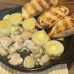 下仁田ネギと熟成鶏のアヒージョ