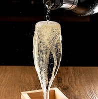 大人気！こぼれスパークリングワインが平日199円(税込)