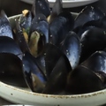 料理メニュー写真&nbsp;越喜来湾産ムール貝の白ワイン蒸し Mussels in White Wine Broth