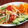 タイならではの辛い料理もオススメ。写真のパパイヤサラダは、見た目とは裏腹にタイの要素満載です！