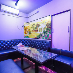 最大8名様でご利用いただけ個室を完備しております。