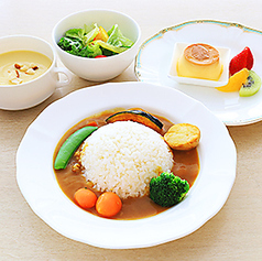 キッズカレーセット　甘口カレー、サラダ、スープ、デザート