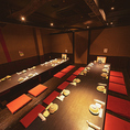 【最大40名様まで対応可能の大宴会会場】上大岡エリア最大級！最大40名様までワンフロアでご案内可能な貸切対応の大型宴会場です。歓送迎会や季節の特大イベントに大活躍！幹事様向けの無料特典（賞状やたすきの貸出）もご用意しておりますので、お気軽にご相談ください♪