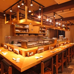 お一人様からお気軽に♪職人との会話も楽しめるカウンター席です。