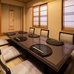 2～4名様、4～6名様向けの掘りごたつ個室が2室ございます。