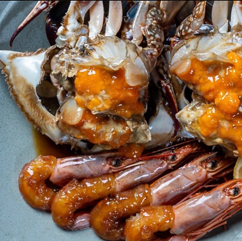 【本格的な韓国料理】函館産の新鮮な蟹を贅沢に使った本場の韓国料理を三宮でお楽しみいただけます。