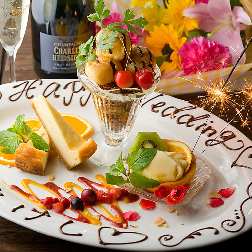 誕生日の方に写真付メッセージ入りデザートプレートでサプライズ♪BGM＋花火で演出を盛り上げます♪