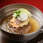 【特製冷麺】みぞれ出汁氷が特徴的な冷麺！〆にぴったりです♪