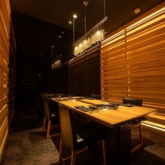 完全プライベート空間でお過ごしいただけるお席をご用意しております。お席を連結することで、4名様～6名様/禁煙