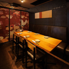 【5名様-6名様個室】接待などにもご利用いただける落ち着いた個室となっております。