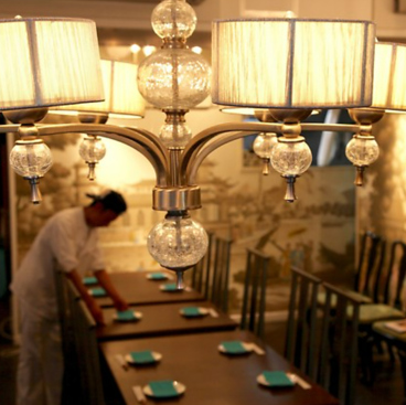 燕 東京茶楼の雰囲気1