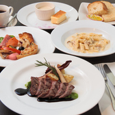 大人数のお集りに最適なフリードリンク付の〈パーティープラン〉をご用意しております。スパークリングワインや、白・赤ワインも飲み放題です。一年の締めくくりにふさわしい一時をお過ごしください。