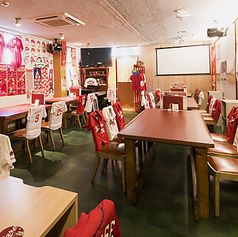 当店自慢の美味しいお料理とお酒を楽しみながら、楽しいひとときをお過ごしいただけます。野球ファンじゃない方も大歓迎！どなたでも気軽にご来店いただける雰囲気ですので、友人や家族と一緒に素敵な時間をお楽しみください。