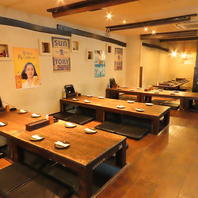 【木の温もり溢れる和風モダンな店内】