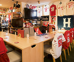 カウンターのお席もございますので、お一人様でのご利用もお気軽にどうぞ♪お仕事帰りのちょい飲みなどにもぴったりな雰囲気で、気軽に立ち寄っていただけます。美味しいお料理とお酒を楽しみながら、リラックスしたひとときをお過ごしください。