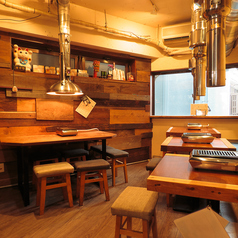 【会社宴会・貸切大歓迎】カジュアルな雰囲気の店内は店員さんも気軽に会話出来るようなアットホームな空間！少人数でのご利用から大人数・貸切までご相談ください。