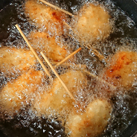 薄衣とあっさりした自家製ソースで何本でも食べられる