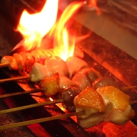 炭火で焼き上げるあか牛・焼き鳥・旬魚の香ばしさ