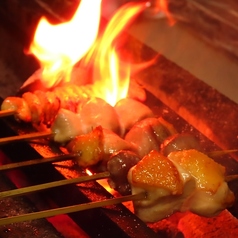 炭火で焼き上げるあか牛・焼き鳥・旬魚の香ばしさ