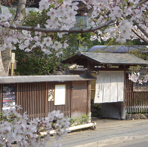 京都・東山に佇む、四季の京都と豆腐料理を味わえる『蓮月茶や』