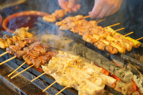 お子様からご年配の方まで、ご家族一緒に楽しめる本格炭火焼き鳥店☆コース2200円台～