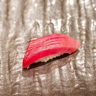 豊洲や地元でとれた新鮮な魚を仕入れております◎