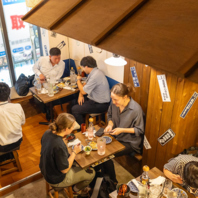 【仲間と盛り上がれる粋な酒場】