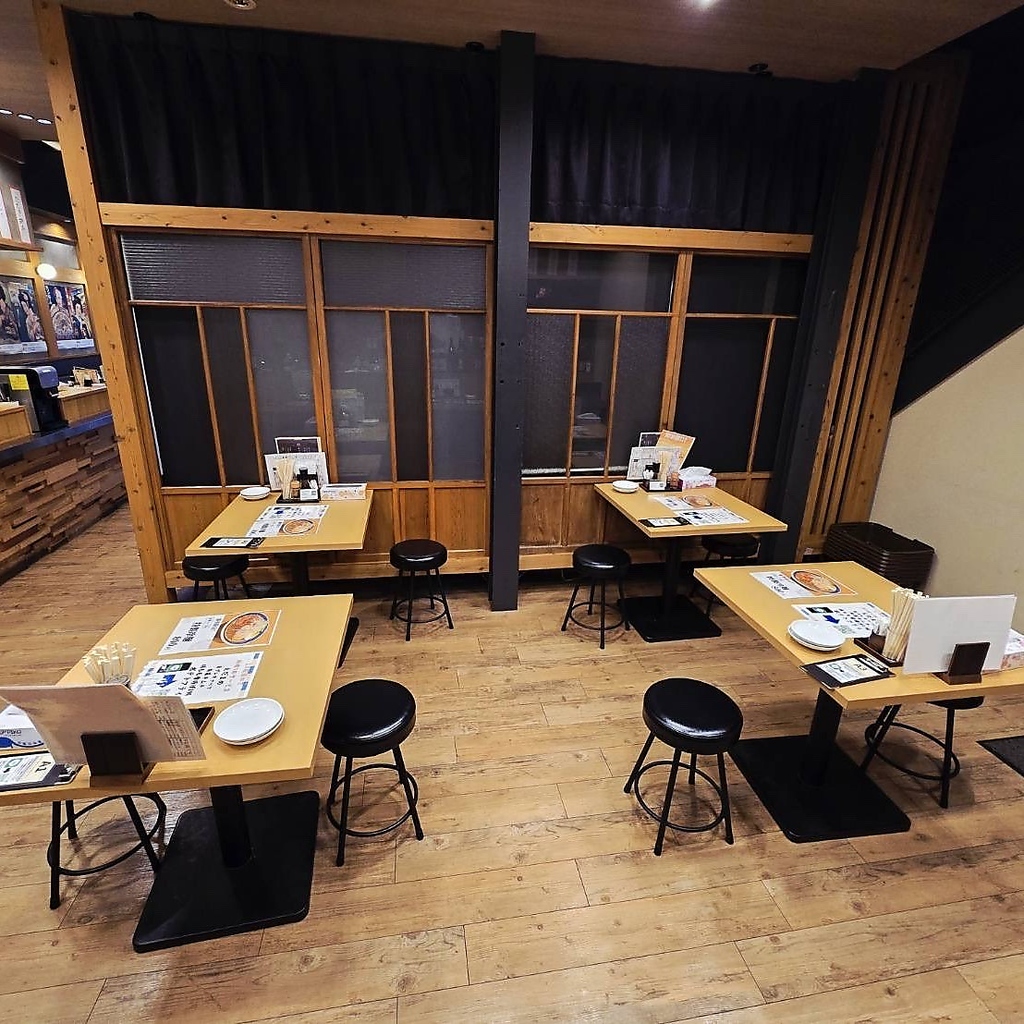 当店は30名様から最大35名様までの貸切にも対応可能です。和気あいあいと楽しいご宴会に最適です。