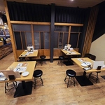 当店は30名様から最大35名様までの貸切にも対応可能です。和気あいあいと楽しいご宴会に最適です。