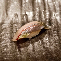 豊洲や地元でとれた新鮮な魚を仕入れております◎