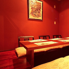最大10名様までご利用できる個室です。宴会や接待で人気のお部屋となっております。